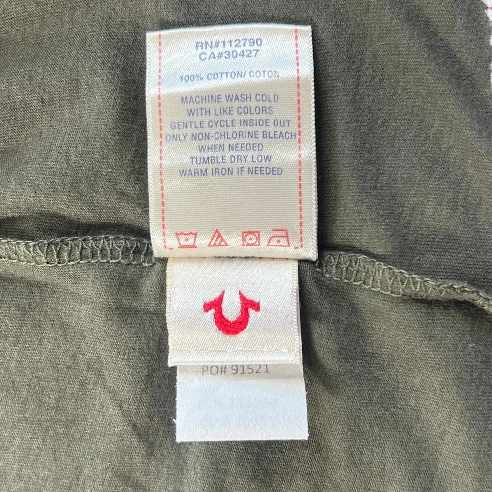 True Religion Graphic T-Shirt Peace Sign FREEDOM Olive‎ Green Men's Size M NWT